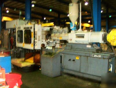 Van dorn 285 ton plastic injection molding machine-1991