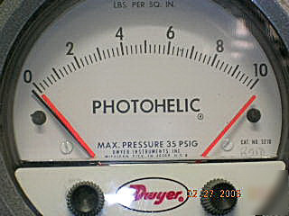Dwyer series 3000 photohelic presure switch / gage 