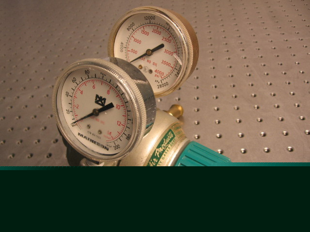 G24608 air products ei 2-1 N515F regulator & gauges
