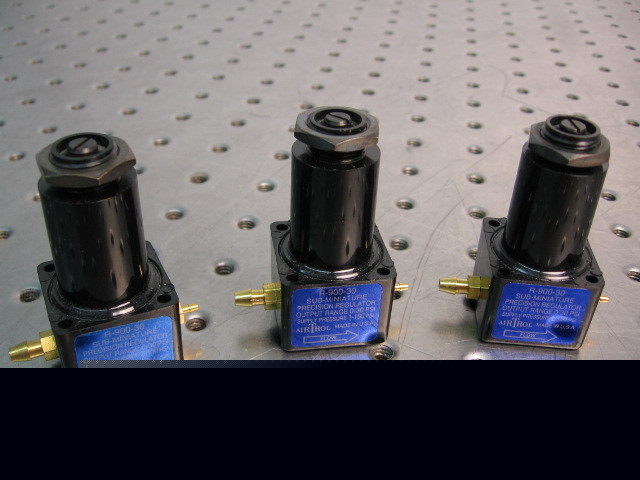 G30517 three airtrol r-900-30 sub-miniature regulators
