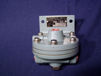 New moore pneumatic relay 66 BA4 4297-114S1ZF