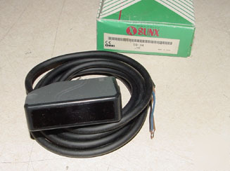 New sunx eq-34 photoelectric sensor in box