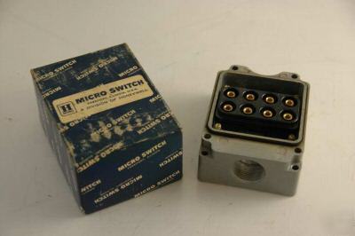 New lot 3 - micro switch 18PA3 block terminal, 8 port 