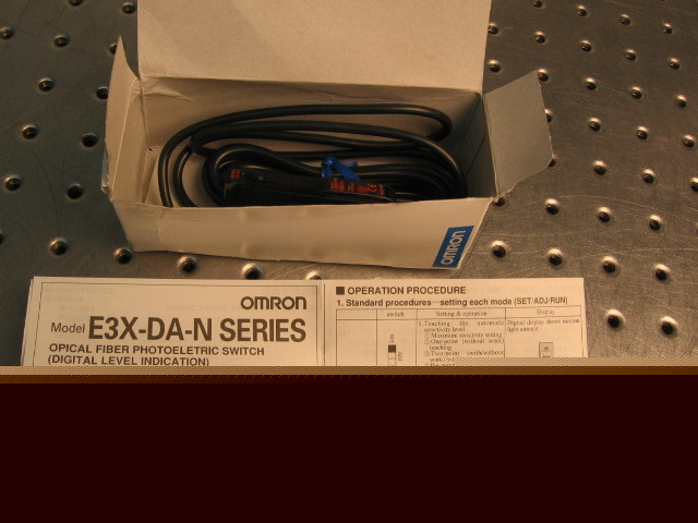 G32633 omron E3X-DA11-n optica photoelectric switch