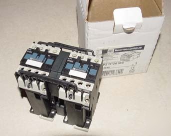 New telemecanique reversing contactor in box