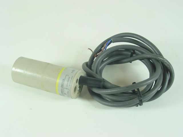 Omron E2K-C25ME1 capacitive proximity switch sensor