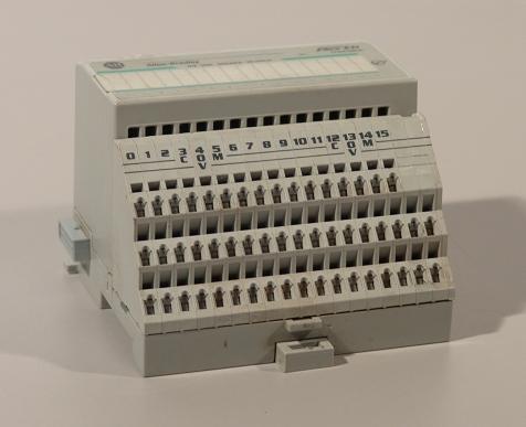 Allen bradley flex i/o 1794-OB16 source output