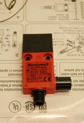 New honeywell safety interlock switch GKMF03W2 