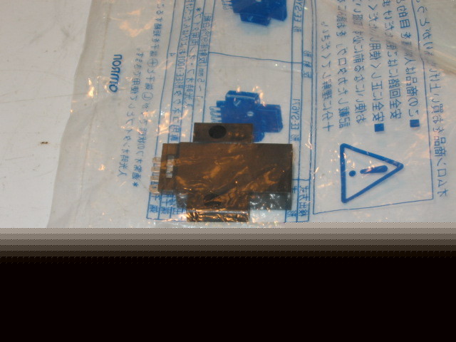 New omron photomicrosensor 5-24VDC, horizontal ee-SY671