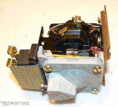 Square d 9050 pneumatic timing relay 