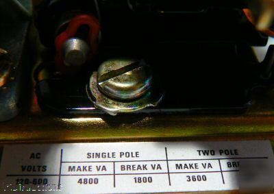 Square d 9050 pneumatic timing relay 